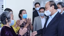 Thủ tướng Nguyễn Xuân Phúc thăm và tặng quà Trung tâm Bảo trợ xã hội tỉnh Quảng Nam