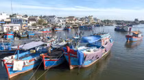 Cơn sóng nợ xô ngã làng chài tỷ phú