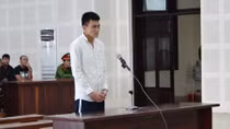 Tạt xăng biến người yêu thành “đuốc sống” vì nghi ngờ có tình mới