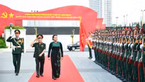 Chủ tịch Quốc hội thăm và làm việc với Viettel