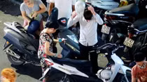 Bãi trông xe tự phát “chặt chém” tại phố đi bộ Hà Nội