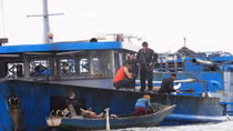 Vượt trùng khơi bắt "cát tặc"