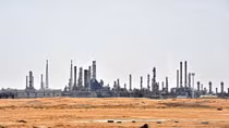 Cháy nhà máy dầu Saudi, nóng thị trường thế giới