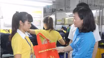 Tạo điều kiện cho công nhân, lao động nghèo được đón Tết