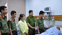 Thượng úy CSGT bị người vi phạm tông vào đã qua cơn nguy kịch