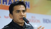 Kiatisak "tố" Chủ tịch Liên đoàn