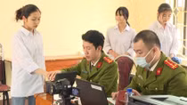 “Trắng đêm” cấp căn cước cho đồng bào vùng cao