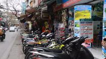 Vỉa hè bị tái lấn chiếm vì 5 đoàn đi kiểm tra không xử lý được ai