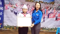 Tuyên dương học sinh nhặt được 50 triệu trả lại người đánh mất