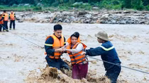 Tình người sau lũ dữ