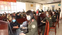 Người dân Hà Tĩnh tấp nập làm hộ chiếu ngay sau Tết