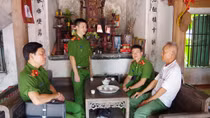 Đẩy mạnh việc cấp căn cước công dân tại nhà cho người già yếu