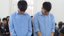 Ném gạch vào người khác, hai thanh niên lĩnh án 34 năm tù