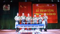 Trao tặng 200 giường bệnh cho các bệnh viện CAND