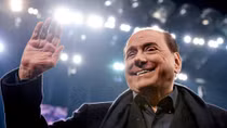Berlusconi đã trở lại, có lợi hại hơn xưa?