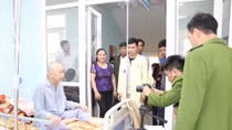 Xuống tận bệnh viện làm thẻ CCCD cho bệnh nhân mắc bệnh hiểm nghèo