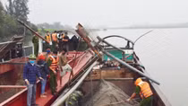 Liên tiếp bắt các đối tượng khai thác cát sỏi trên sông Lam