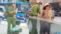 Nam sinh Cảnh sát giữa trưa nắng giúp 2 bà cụ gánh rau qua đường