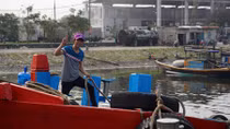 Kiên cường bám biển