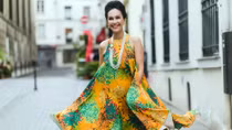 Diễm My mặc các thiết kế hoa cúc dạo phố Paris