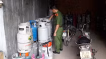 Bắt quả tang cơ sở sang chiết gas lậu quy mô lớn