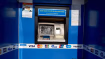 Điều tra vụ màn hình máy ATM bị vỡ nát bí ẩn