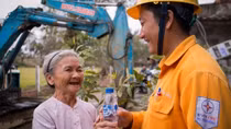 "Tháng tri ân khách hàng" của EVN hướng về đồng bào miền Trung