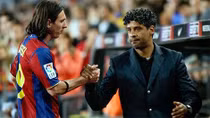 Fran Rijkaard có thể thay thế làm HLV trưởng Đội tuyển Thái Lan