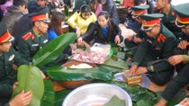 “Gói bánh chưng xanh cùng người nghèo ăn Tết”