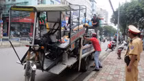 Xe thô sơ chở hàng cồng kềnh: Kiến nghị tăng gấp đôi mức xử phạt 