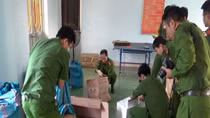 Ôtô khách chở hơn 16 nghìn bao thuốc lá lậu
