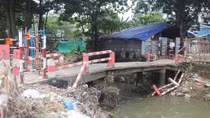Nguy hiểm từ những cây cầu dân sinh xuống cấp