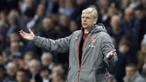 Khi ông Wenger ví trọng tài như... sư tử