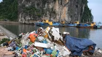 Nóng vấn đề ô nhiễm môi trường vùng giáp ranh với vịnh Hạ Long