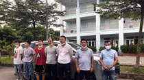 Cuộc chiến chống COVID-19: Cầm vàng đừng để vàng rơi