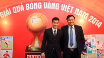 Trọng tài ngoại, nhà quản lý ngoại điều hành V.League - tại sao không?