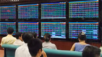 Ngày đầu thực hiện Quy chế giao dịch chứng khoán mới, VN-Index giảm điểm