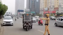Xe ba bánh tự chế vẫn “tung hoành” trên các tuyến phố