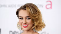 Miley Cyrus tặng nhà cho fan hâm mộ