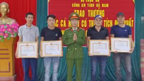 Trao thưởng cho 6 công dân có thành tích trong đấu tranh phòng, chống tội phạm