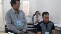 "Nổ" quan hệ rộng để chiếm đoạt 120.000 USD và 3 điện thoại Vertu