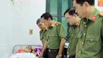 Bộ trưởng Tô Lâm động viên cán bộ Công an bị thương khi làm nhiệm vụ