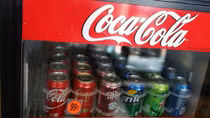 Cựu kỹ sư Coca-Cola bị cáo buộc ăn cắp bí quyết công nghệ
