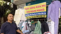 Quầy quần áo miễn phí dành cho người nghèo