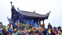 Du lịch hành hương thu hút khách