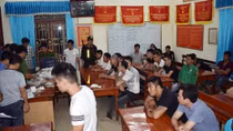 Bắt giữ 34 đối tượng đánh bạc tại trại nuôi gà