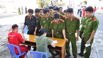 Những chiến sĩ Công an hiến máu trong Hành trình đỏ 2016