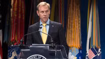 Patrick Shanahan: Từ "quyền" sang chính thức