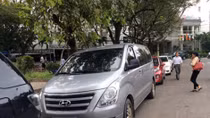 Nạn “xe dù, bến cóc” lộng hành trên đất Cố đô