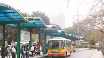 Hà Nội lựa chọn trên 300 vị trí để lắp đặt nhà chờ xe buýt